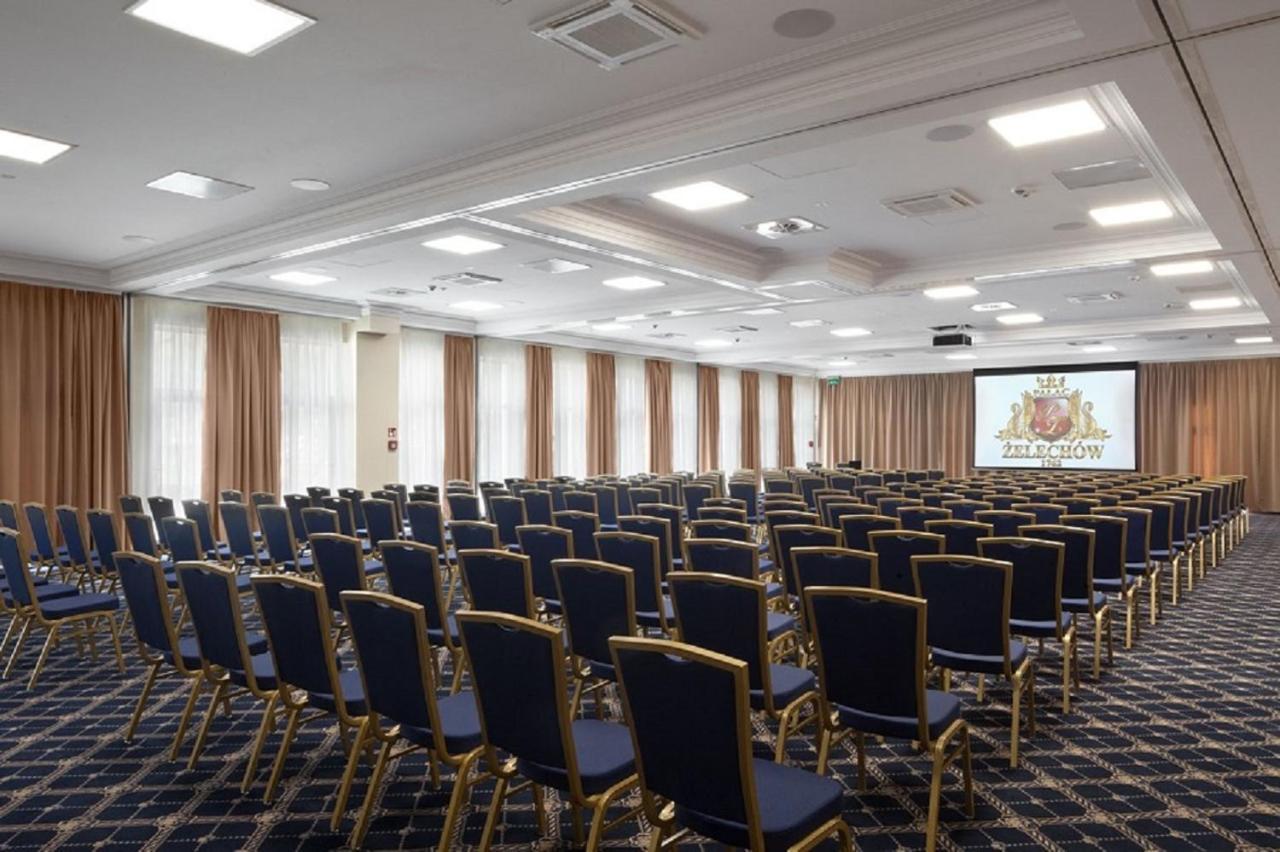 Palac Zelechow Spa & Wellness エクステリア 写真