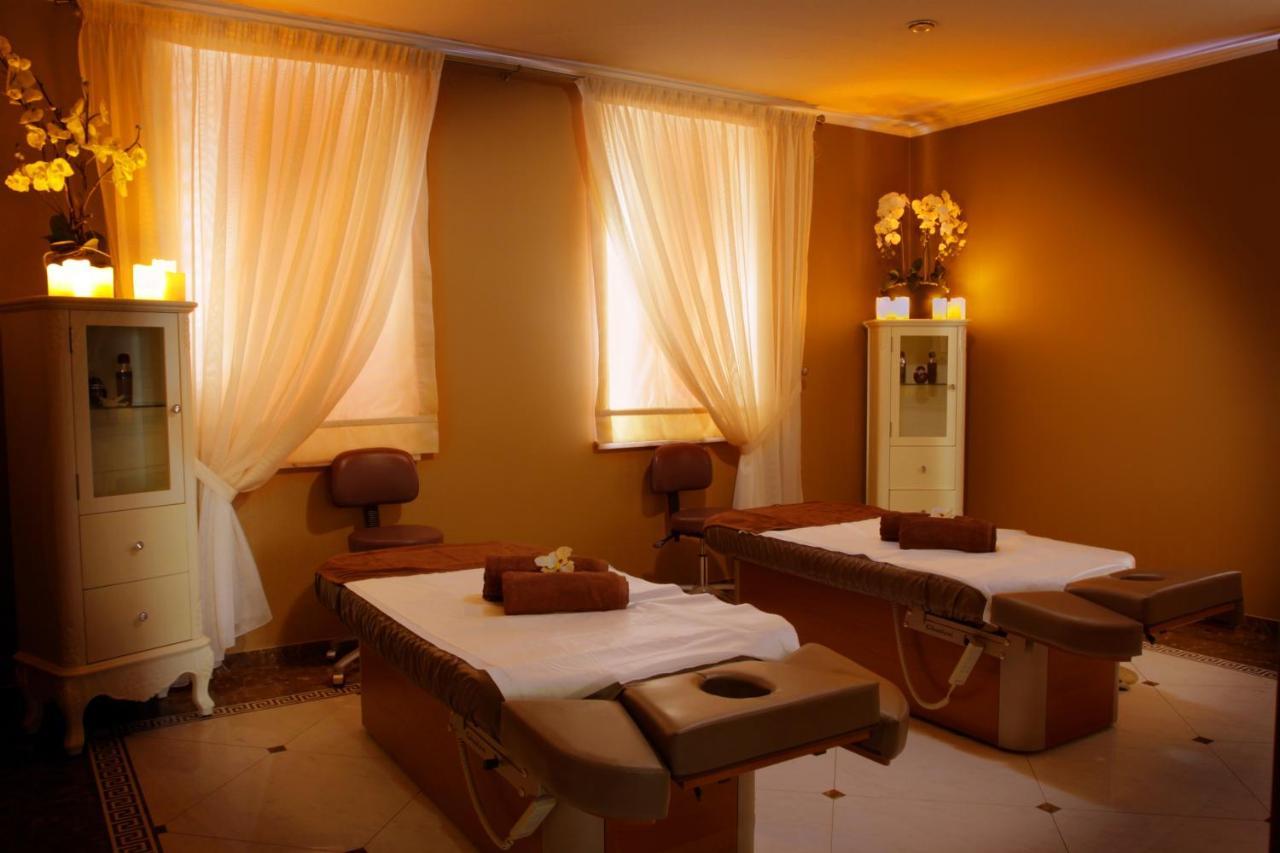 Palac Zelechow Spa & Wellness エクステリア 写真