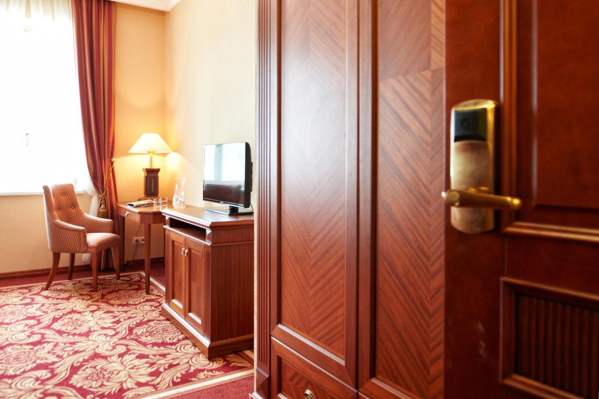 Palac Zelechow Spa & Wellness エクステリア 写真