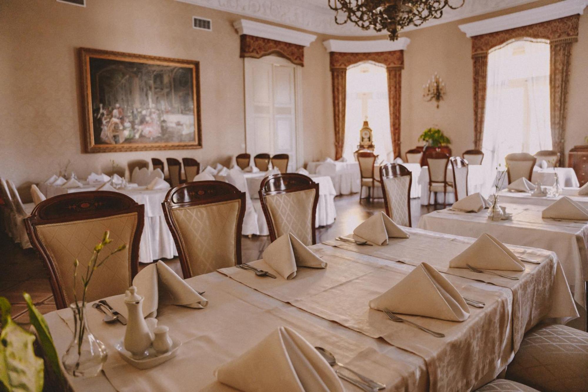 Palac Zelechow Spa & Wellness エクステリア 写真