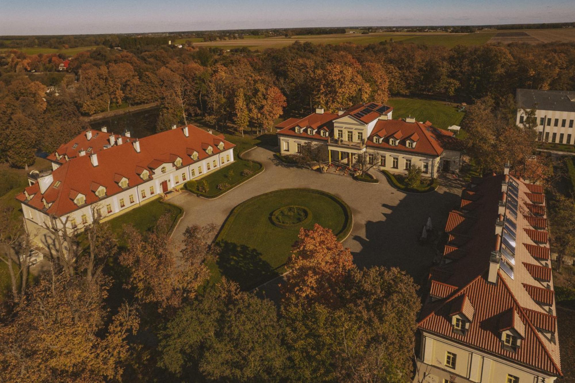 Palac Zelechow Spa & Wellness エクステリア 写真