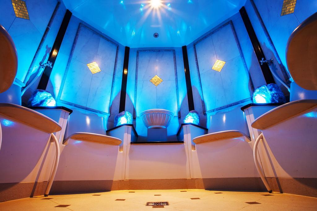 Palac Zelechow Spa & Wellness エクステリア 写真