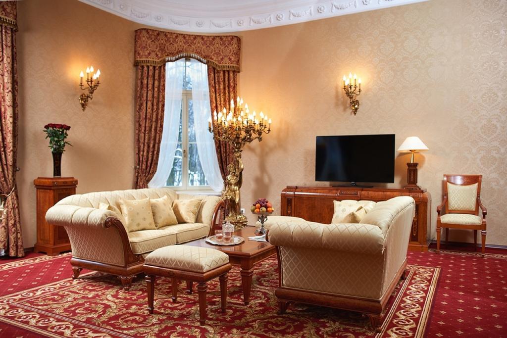 Palac Zelechow Spa & Wellness エクステリア 写真