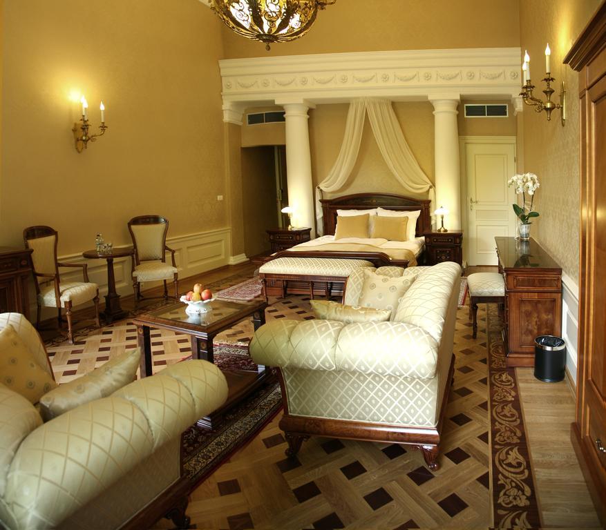 Palac Zelechow Spa & Wellness エクステリア 写真