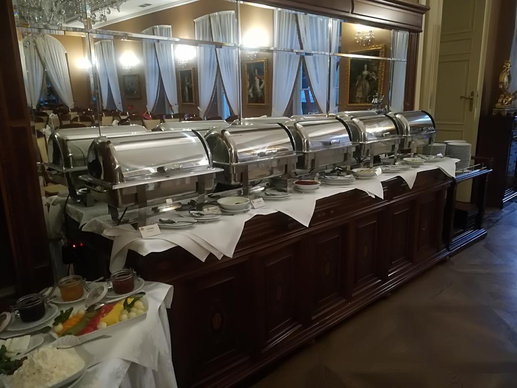 Palac Zelechow Spa & Wellness エクステリア 写真